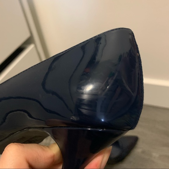 Fioni Navy Heels - Picture 6 of 6